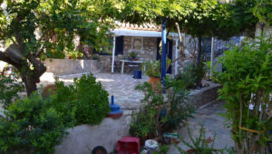 CHARMING SPITAKI IN KAMINI