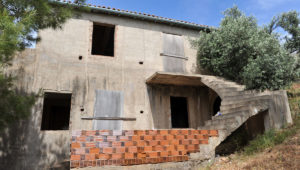 Unfinished property - Vlichos