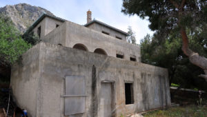 Unfinished property - Vlichos
