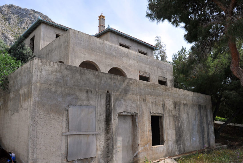 Unfinished property - Vlichos