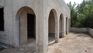 Unfinished property - Vlichos