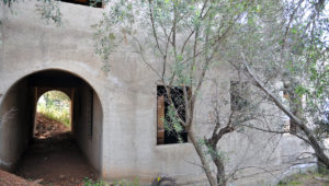 Unfinished property - Vlichos