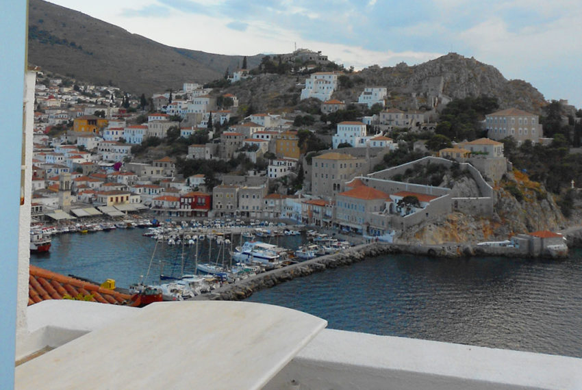 TRANQUIL HOUSE WITH HARBOUR VIEW