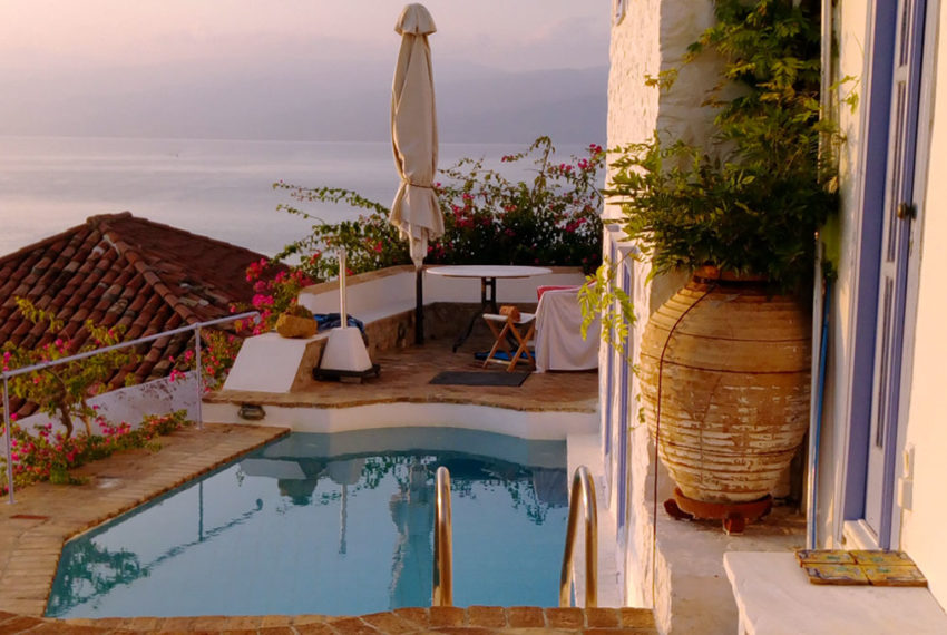 TRANQUIL HOUSE WITH HARBOUR VIEW