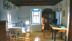TRADITIONAL HYDRIOT COTTAGE