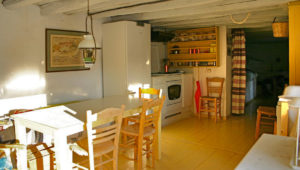 TRADITIONAL HYDRIOT COTTAGE