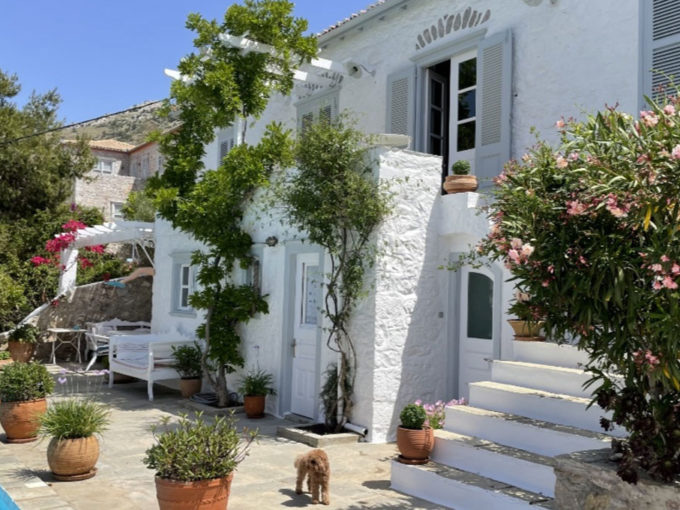 SUPERB PROPERTY WITH AMAZING VIEWS