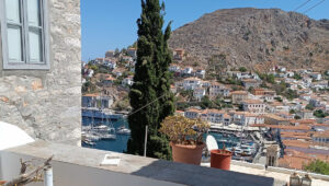 HYDRA HOUSE - WEST SIDE OF PORT