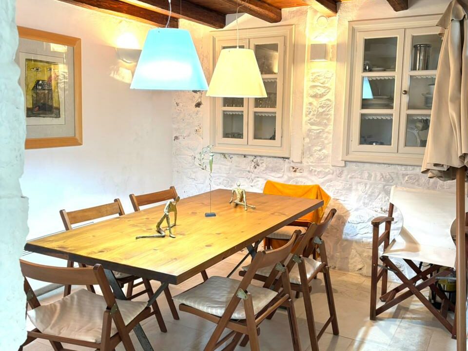 CharmingStoneHouseHydra (1)