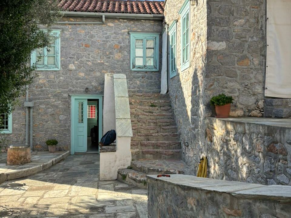 CharmingStoneHouseHydra (4)