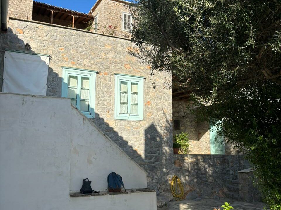 CharmingStoneHouseHydra (6)