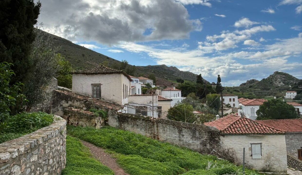 2fd8d809-3c68-4df0-8b3a-40399adbd75f