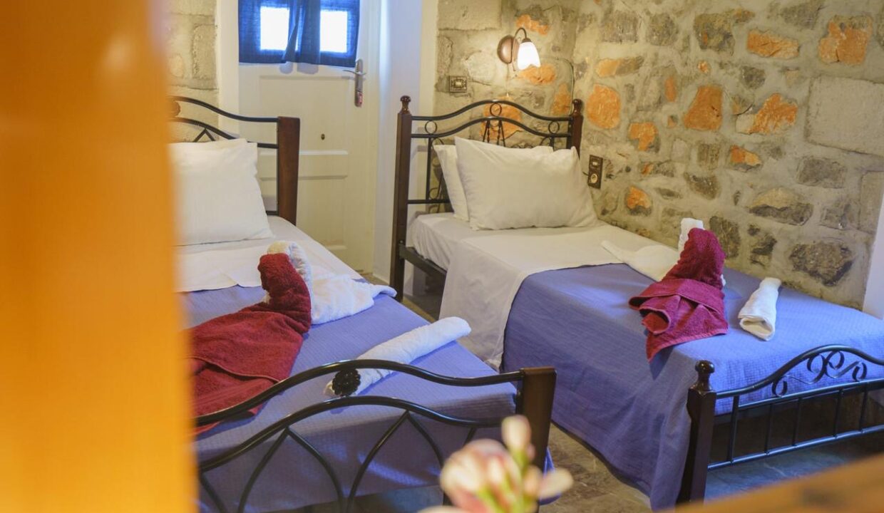 7b4b9ce1-0b3e-42ac-ba90-af78024d4828